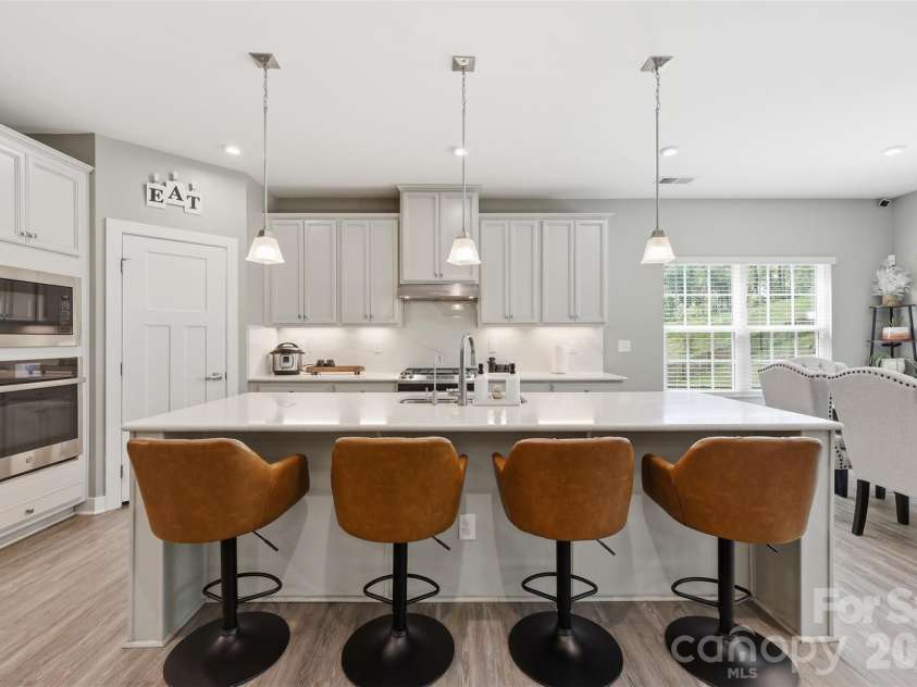 10258 Paper Birch Drive, Charlotte, NC 28215.  MLS# CAR4370011, YatesRealty ID 12108. 