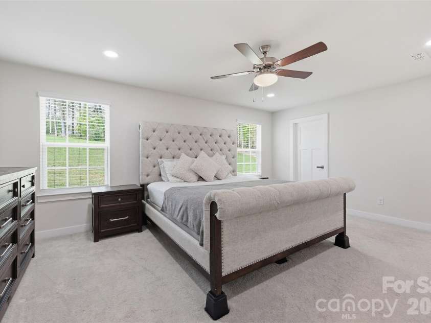 10258 Paper Birch Drive, Charlotte, NC 28215.  MLS# CAR4370011, YatesRealty ID 12108. 