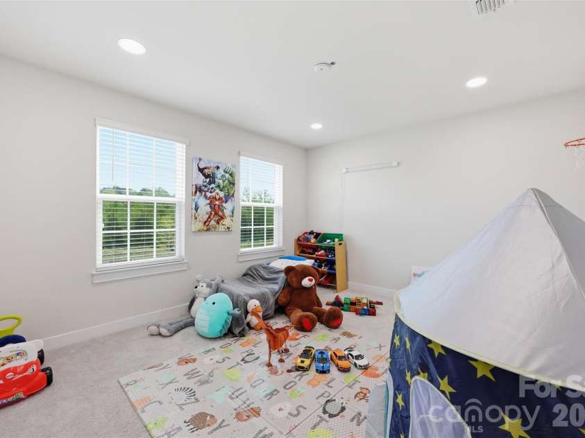 10258 Paper Birch Drive, Charlotte, NC 28215.  MLS# CAR4370011, YatesRealty ID 12108. 