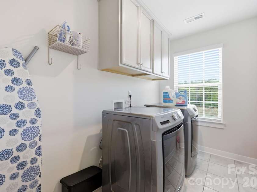 10258 Paper Birch Drive, Charlotte, NC 28215.  MLS# CAR4370011, YatesRealty ID 12108. 