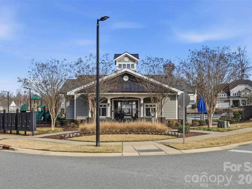 10258 Paper Birch Drive, Charlotte, NC 28215.  MLS# CAR4370011, YatesRealty ID 12108. 