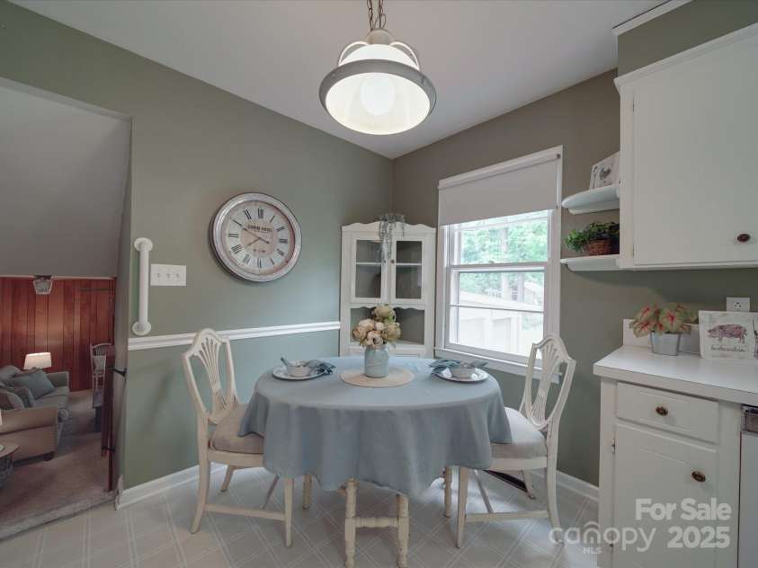 2213 Milton Road, Charlotte, NC 28215.  MLS# CAR4255190, YatesRealty ID 12108. Built in charm in this mid century traditional includes a corner hutch