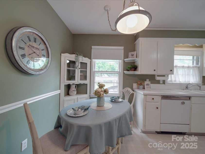 2213 Milton Road, Charlotte, NC 28215.  MLS# CAR4255190, YatesRealty ID 12108. Eat in kitchen with corner hutch has served the same family for 60 years!