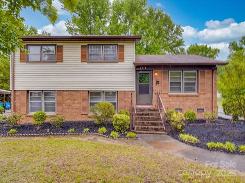 2213 Milton Road, Charlotte, NC 28215.  MLS# CAR4255190, YatesRealty ID 12108. Impeccably maintained one owner home!