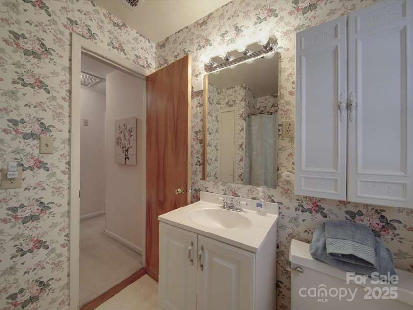 2213 Milton Road, Charlotte, NC 28215.  MLS# CAR4255190, YatesRealty ID 12108. View of lovely vanity in upper level bath