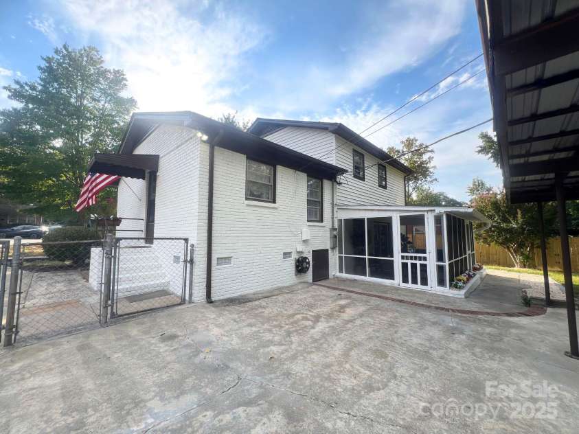 2213 Milton Road, Charlotte, NC 28215.  MLS# CAR4326281, YatesRealty ID 12108. Freshly painted exterior!