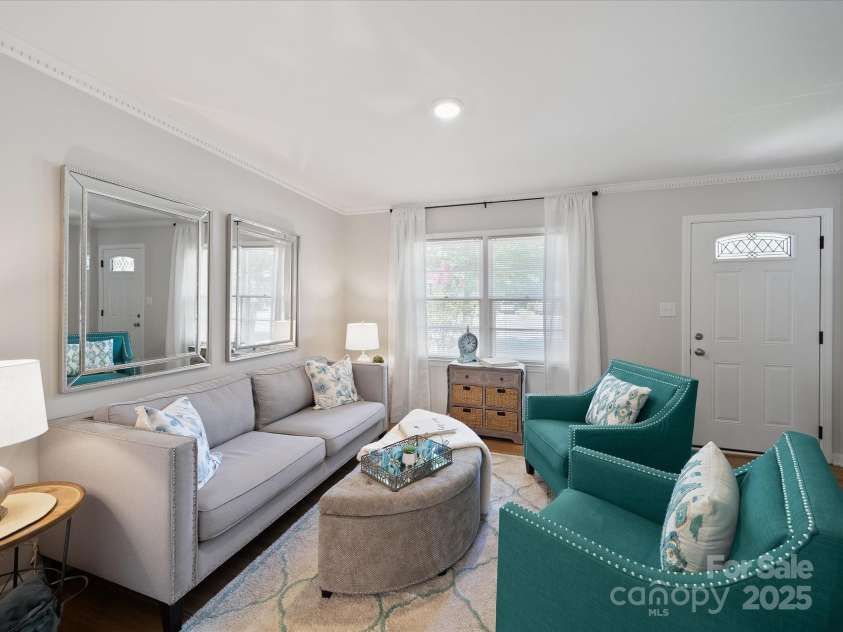 2213 Milton Road, Charlotte, NC 28215.  MLS# CAR4326281, YatesRealty ID 12108. Imagine entertaining your guests here