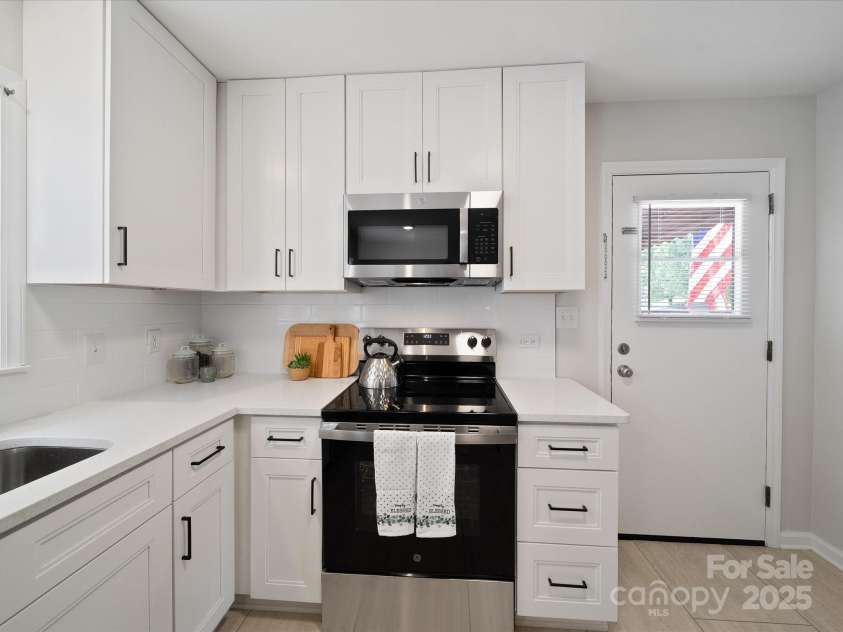 2213 Milton Road, Charlotte, NC 28215.  MLS# CAR4326281, YatesRealty ID 12108. Shaker cabinets, lots of natural lighting, and quartz counters