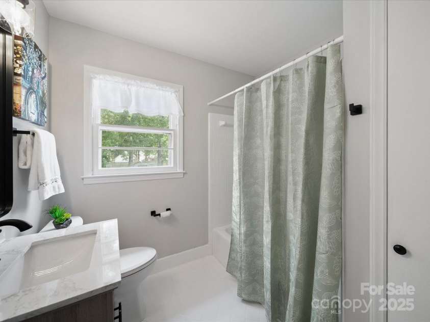 2213 Milton Road, Charlotte, NC 28215.  MLS# CAR4326281, YatesRealty ID 12108. Upper floor full bath has been updated