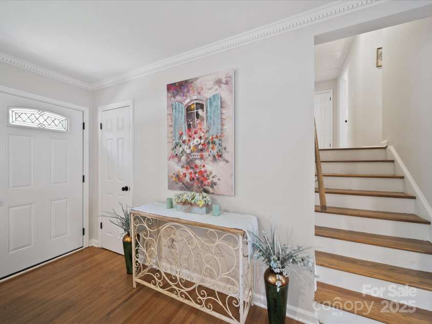 2213 Milton Road, Charlotte, NC 28215.  MLS# CAR4326281, YatesRealty ID 12108. Welcome to your freshly imagined new home!