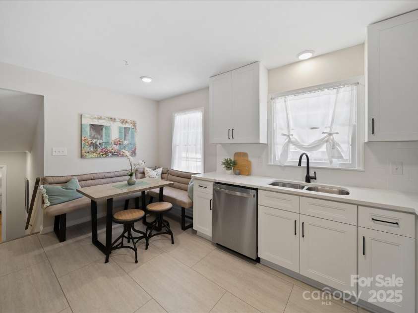 2213 Milton Road, Charlotte, NC 28215.  MLS# CAR4326281, YatesRealty ID 12108. What a lovely space to prepare your meals and entertain your guests!