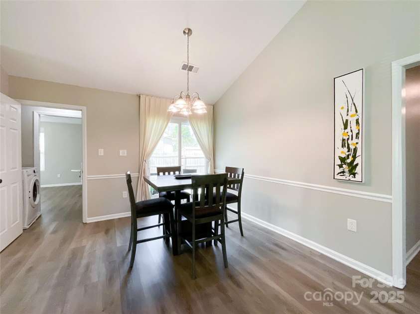 9617 Farmridge Lane, Matthews, NC 28105.  MLS# CAR4237814, YatesRealty ID 12109. 