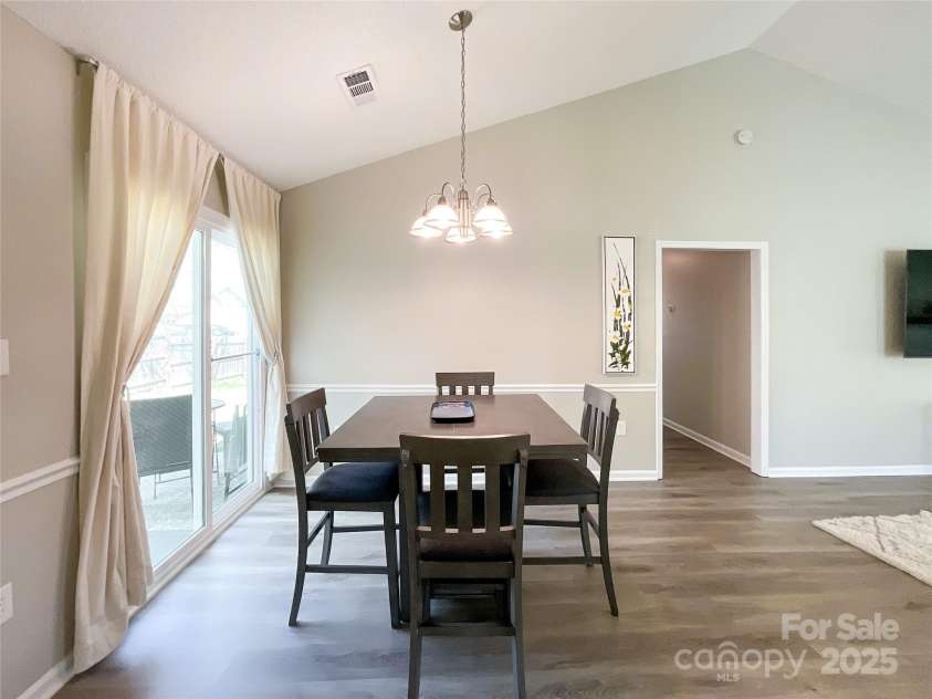 9617 Farmridge Lane, Matthews, NC 28105.  MLS# CAR4237814, YatesRealty ID 12109. 