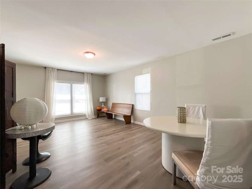 9617 Farmridge Lane, Matthews, NC 28105.  MLS# CAR4237814, YatesRealty ID 12109. 