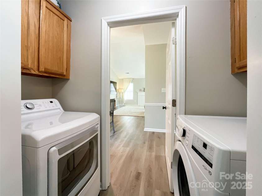 9617 Farmridge Lane, Matthews, NC 28105.  MLS# CAR4237814, YatesRealty ID 12109. 