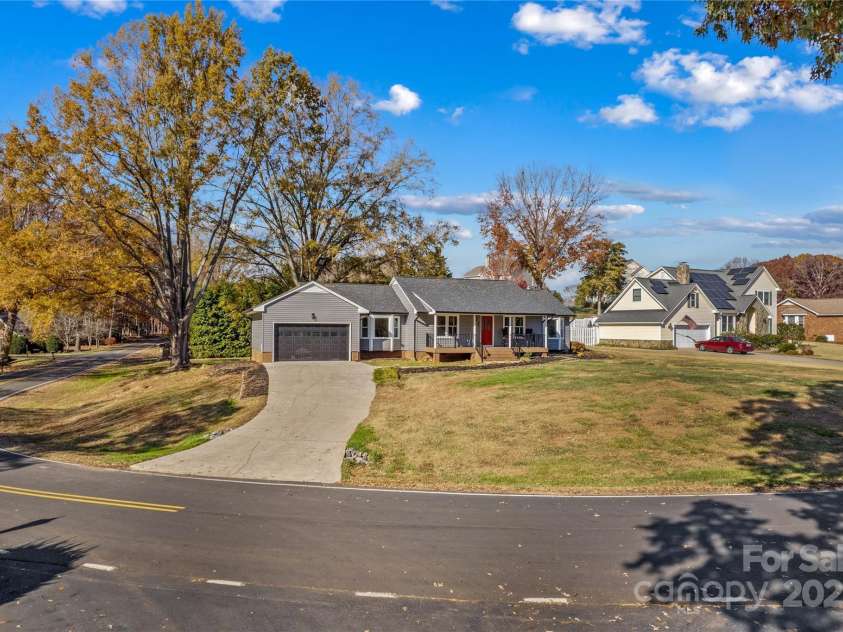 497 Canvasback Road, Mooresville, NC 28117.  MLS# CAR4322713, YatesRealty ID 1211. 