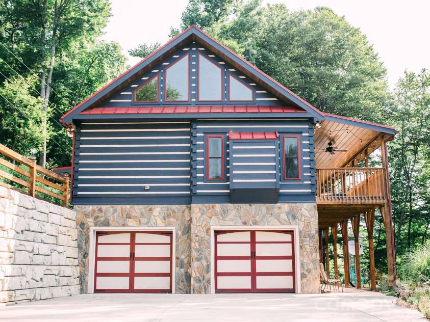 11 Sugar Maple Drive, Black Mountain, NC 28711.  MLS# CAR4370179, YatesRealty ID 12110. 