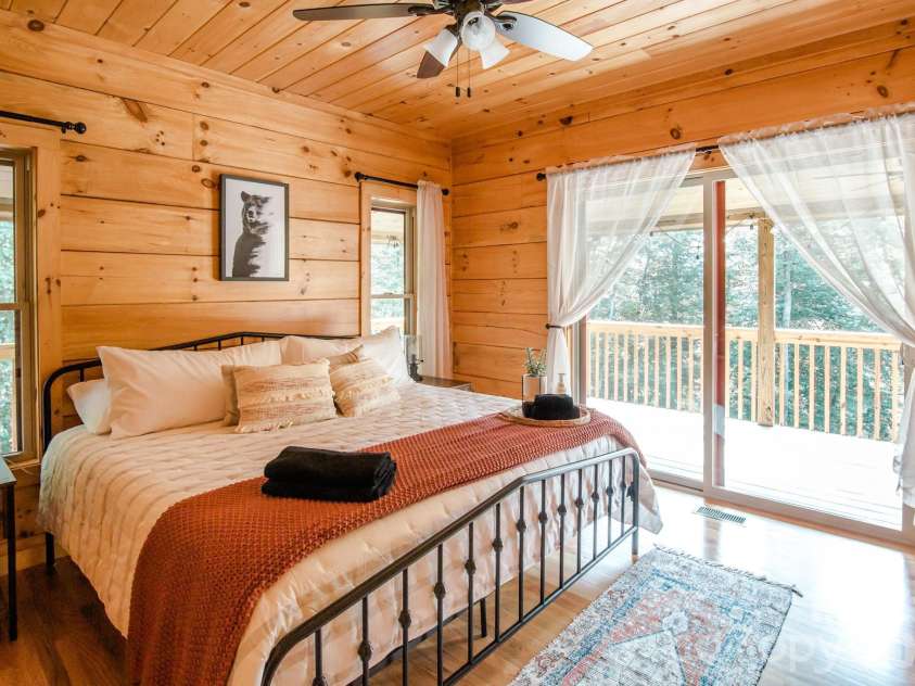 11 Sugar Maple Drive, Black Mountain, NC 28711.  MLS# CAR4370179, YatesRealty ID 12110. 