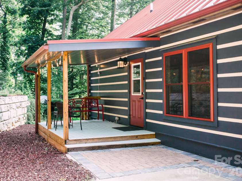 11 Sugar Maple Drive, Black Mountain, NC 28711.  MLS# CAR4370179, YatesRealty ID 12110. 