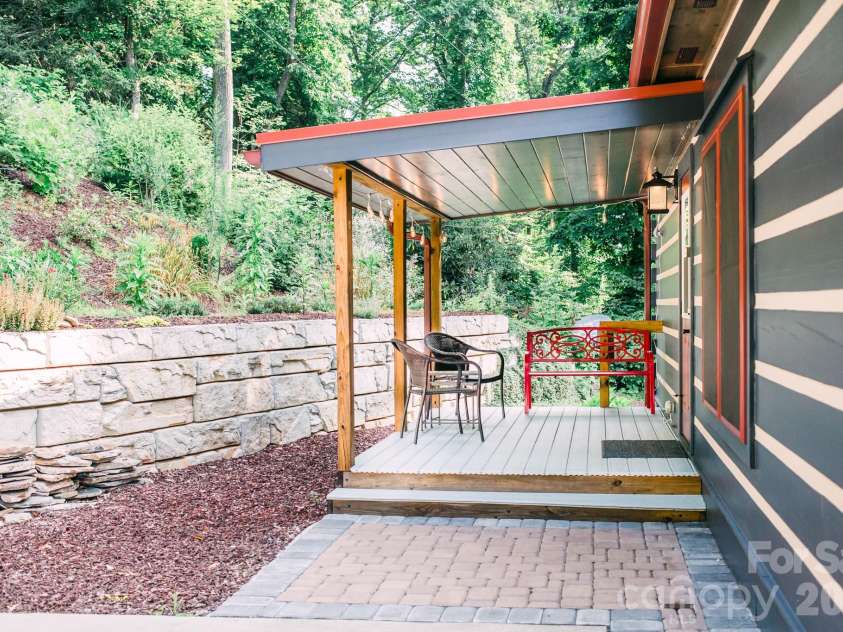 11 Sugar Maple Drive, Black Mountain, NC 28711.  MLS# CAR4370179, YatesRealty ID 12110. 
