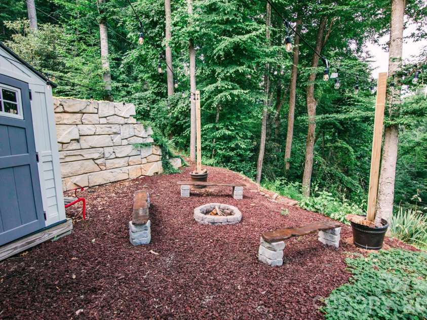 11 Sugar Maple Drive, Black Mountain, NC 28711.  MLS# CAR4370179, YatesRealty ID 12110. 