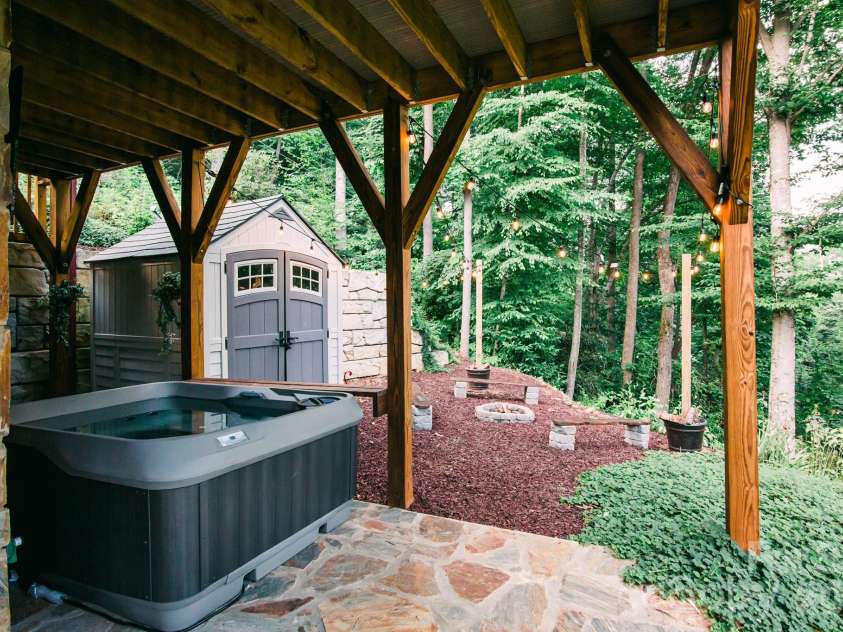 11 Sugar Maple Drive, Black Mountain, NC 28711.  MLS# CAR4370179, YatesRealty ID 12110. 