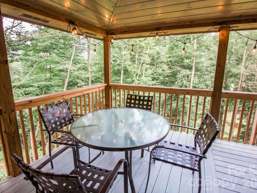 11 Sugar Maple Drive, Black Mountain, NC 28711.  MLS# CAR4370179, YatesRealty ID 12110. 