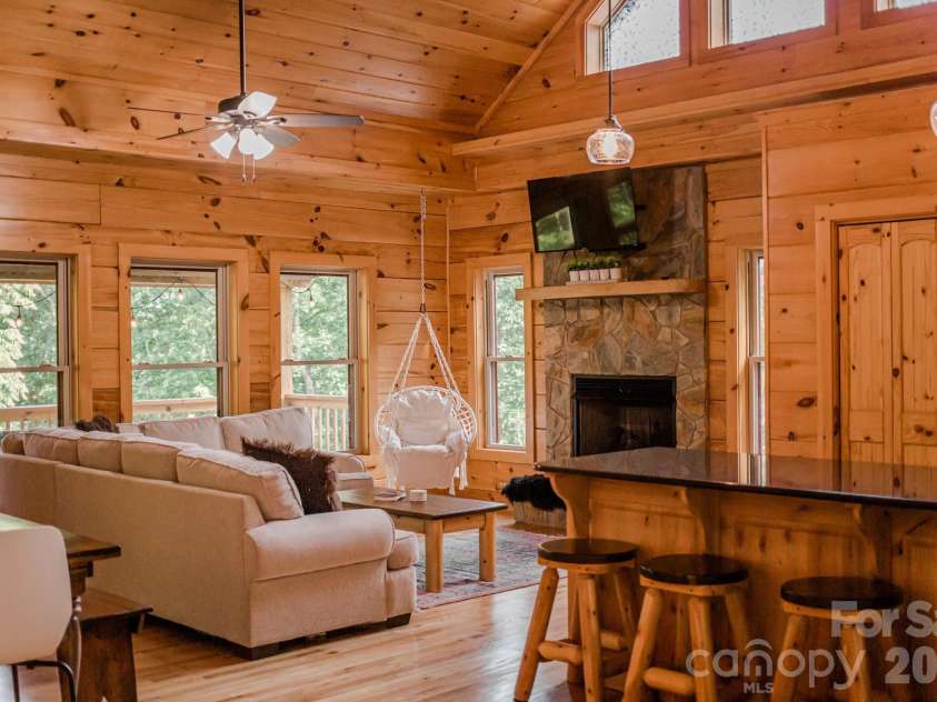 11 Sugar Maple Drive, Black Mountain, NC 28711.  MLS# CAR4370179, YatesRealty ID 12110. 