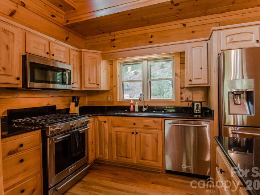 11 Sugar Maple Drive, Black Mountain, NC 28711.  MLS# CAR4370179, YatesRealty ID 12110. 