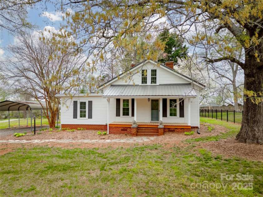589 Lippard Farm Road, Statesville, NC 28625.  MLS# CAR4246256, YatesRealty ID 12110. 