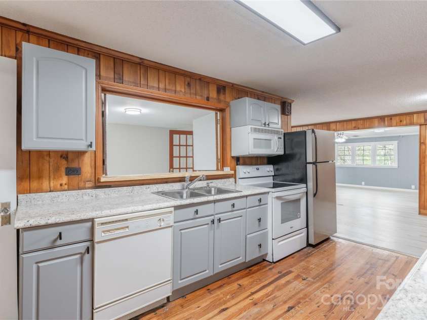 589 Lippard Farm Road, Statesville, NC 28625.  MLS# CAR4246256, YatesRealty ID 12110. 