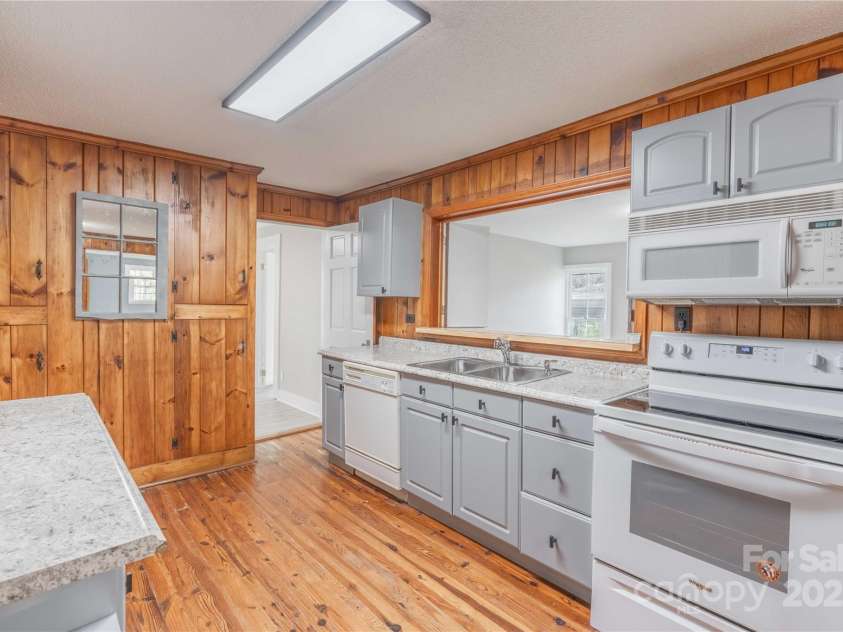 589 Lippard Farm Road, Statesville, NC 28625.  MLS# CAR4246256, YatesRealty ID 12110. 