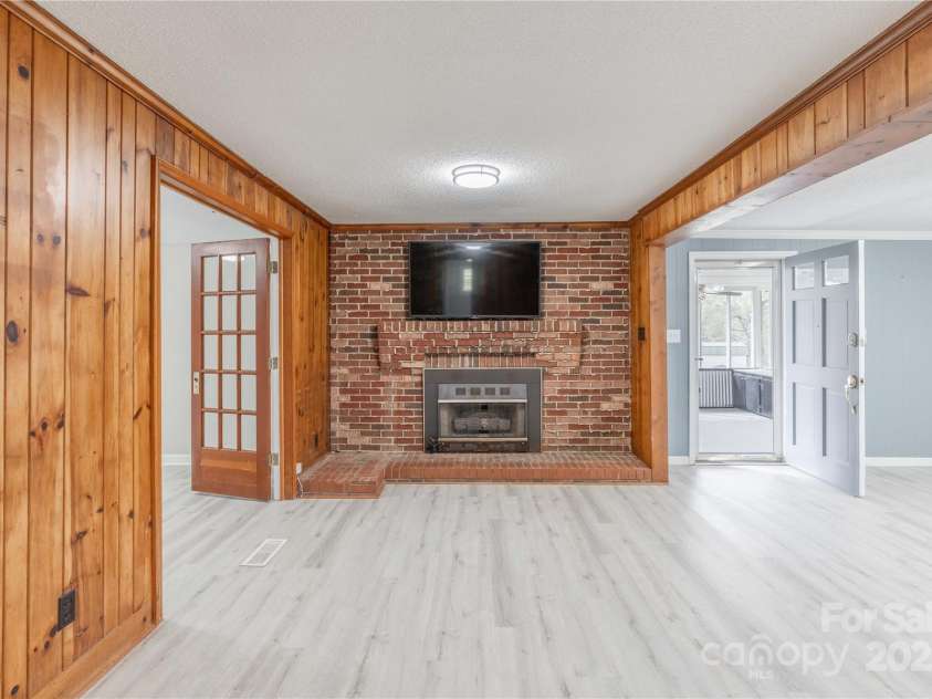 589 Lippard Farm Road, Statesville, NC 28625.  MLS# CAR4246256, YatesRealty ID 12110. 