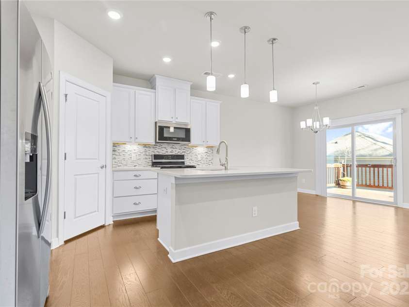 9307 Dufaux Drive, Charlotte, NC 28278.  MLS# CAR4213812, YatesRealty ID 12111. 