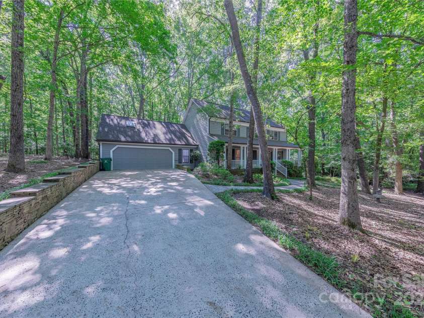 2310 Vestry Place, Charlotte, NC 28270.  MLS# CAR4255030, YatesRealty ID 12112. 