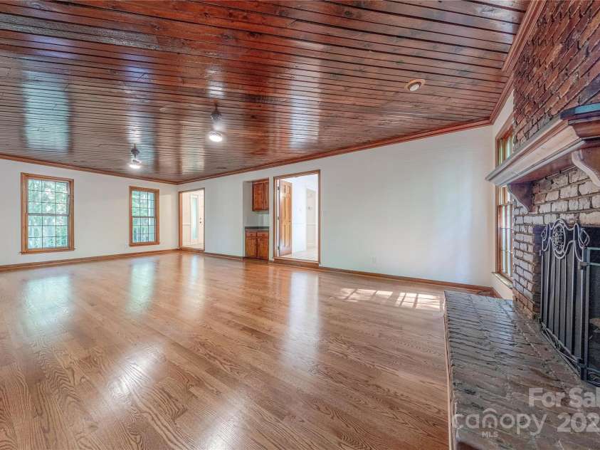 2310 Vestry Place, Charlotte, NC 28270.  MLS# CAR4255030, YatesRealty ID 12112. 