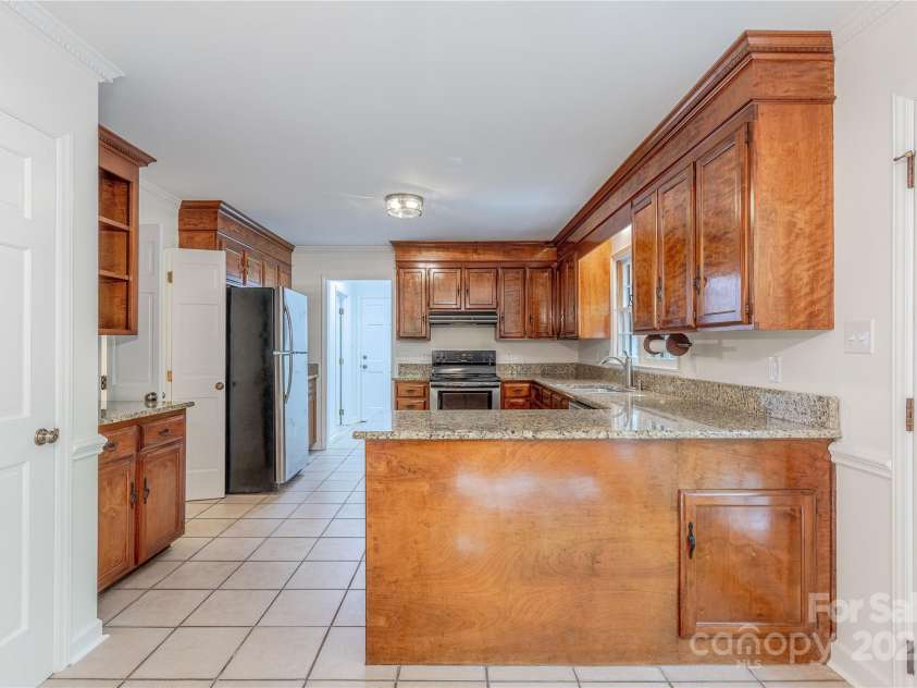 2310 Vestry Place, Charlotte, NC 28270.  MLS# CAR4255030, YatesRealty ID 12112. 