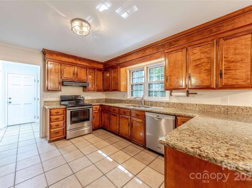 2310 Vestry Place, Charlotte, NC 28270.  MLS# CAR4255030, YatesRealty ID 12112. 