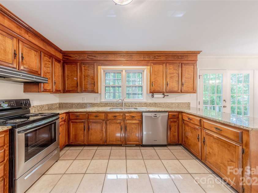 2310 Vestry Place, Charlotte, NC 28270.  MLS# CAR4255030, YatesRealty ID 12112. 