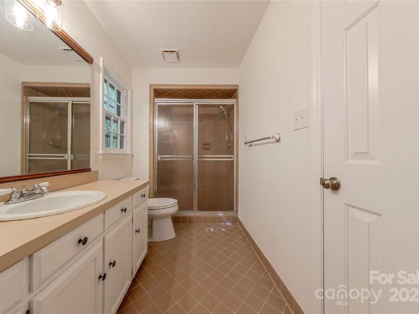 2310 Vestry Place, Charlotte, NC 28270.  MLS# CAR4255030, YatesRealty ID 12112. 