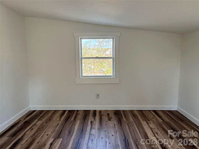5A Warren Avenue, Asheville, NC 28803.  MLS# CAR4368557, YatesRealty ID 12112. Bedroom