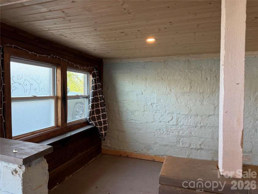 5A Warren Avenue, Asheville, NC 28803.  MLS# CAR4368557, YatesRealty ID 12112. Downstairs Room