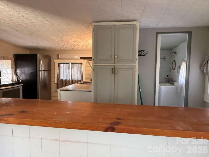 5A Warren Avenue, Asheville, NC 28803.  MLS# CAR4368557, YatesRealty ID 12112. Kitchen