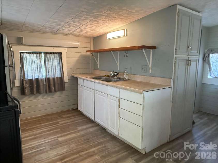 5A Warren Avenue, Asheville, NC 28803.  MLS# CAR4368557, YatesRealty ID 12112. Kitchen