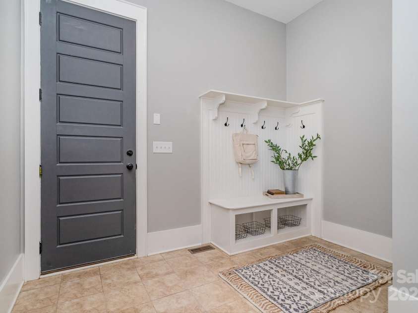 710 Morgan Park Drive, Charlotte, NC 28204.  MLS# CAR4252219, YatesRealty ID 12114. 