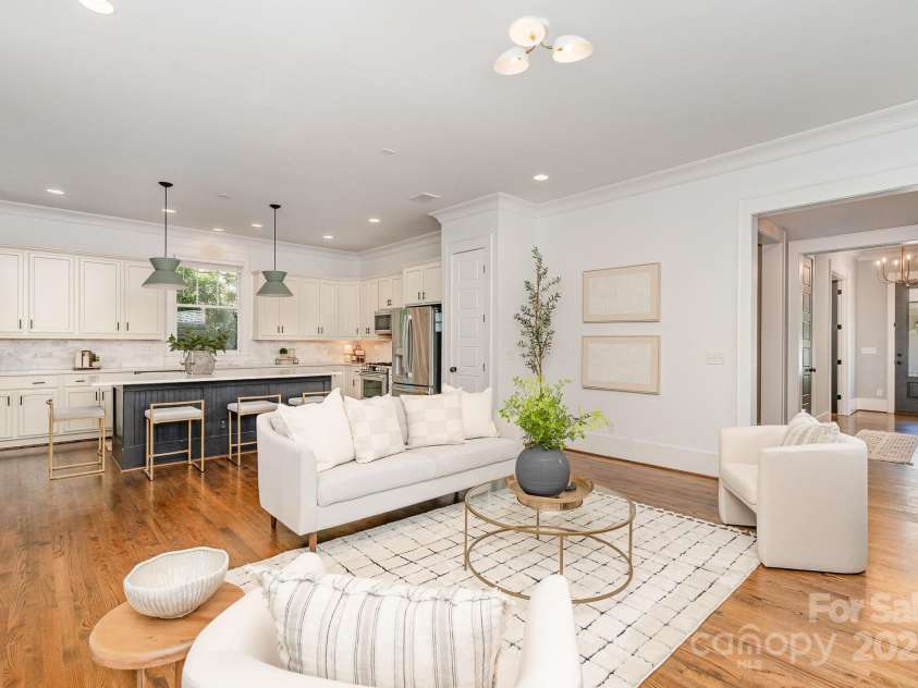 710 Morgan Park Drive, Charlotte, NC 28204.  MLS# CAR4252219, YatesRealty ID 12114. 
