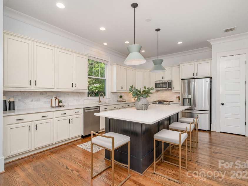 710 Morgan Park Drive, Charlotte, NC 28204.  MLS# CAR4252219, YatesRealty ID 12114. 