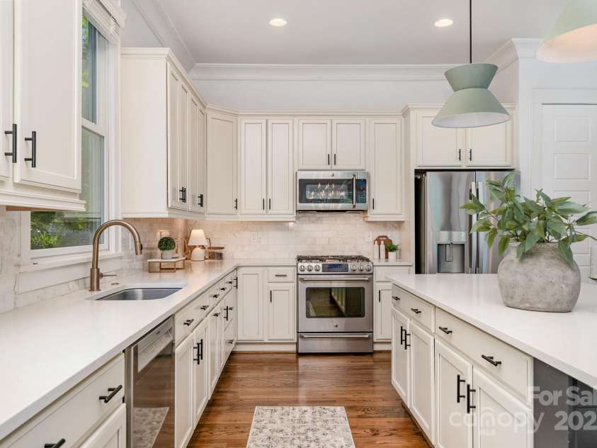 710 Morgan Park Drive, Charlotte, NC 28204.  MLS# CAR4252219, YatesRealty ID 12114. 
