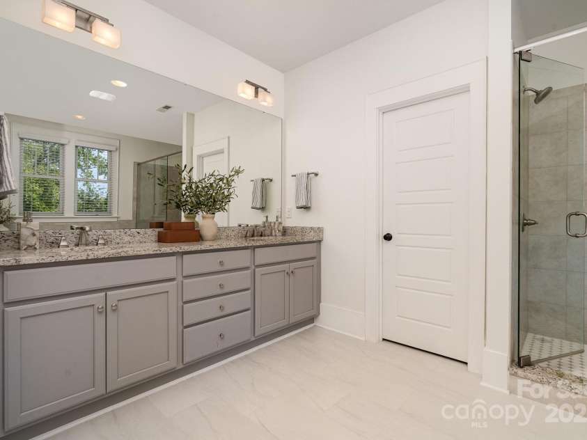 710 Morgan Park Drive, Charlotte, NC 28204.  MLS# CAR4252219, YatesRealty ID 12114. 