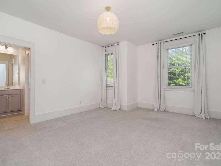 710 Morgan Park Drive, Charlotte, NC 28204.  MLS# CAR4252219, YatesRealty ID 12114. 